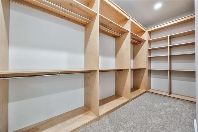 9742 Shady Bend Circle, Lenexa, KS 66227