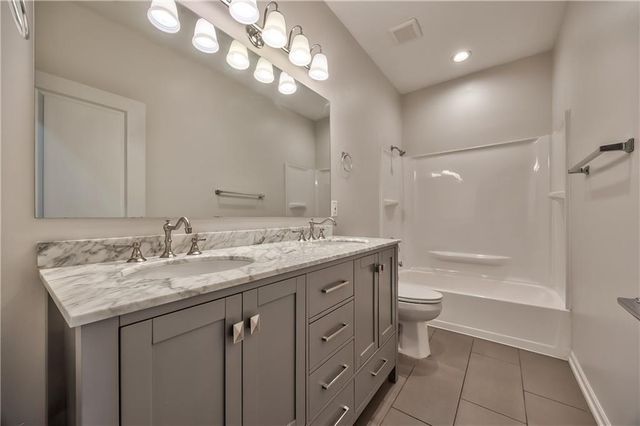 9742 Shady Bend Circle, Lenexa, KS 66227