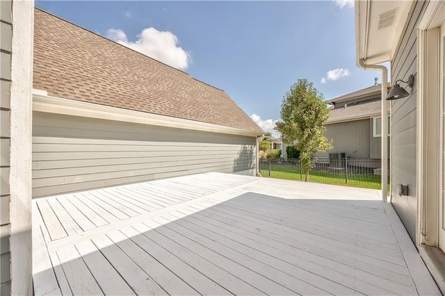9742 Shady Bend Circle, Lenexa, KS 66227