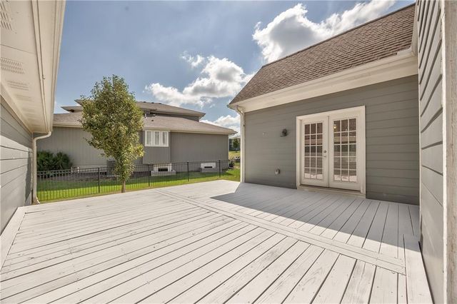 9742 Shady Bend Circle, Lenexa, KS 66227