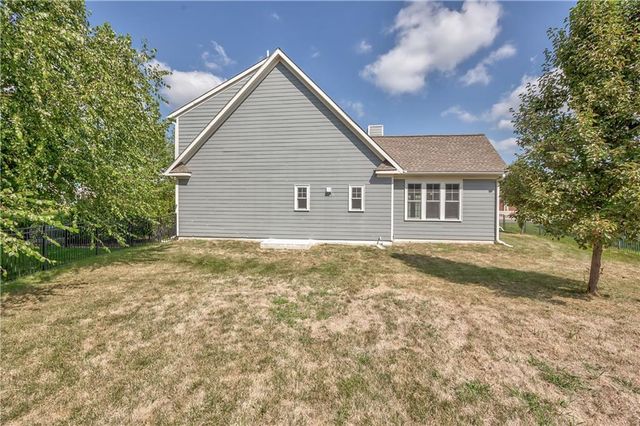 9742 Shady Bend Circle, Lenexa, KS 66227