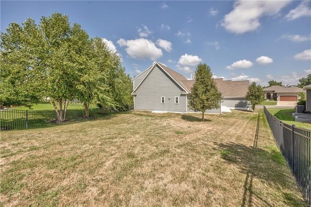 9742 Shady Bend Circle, Lenexa, KS 66227