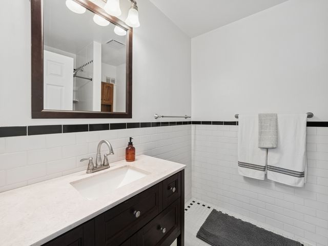 276 Old Barn Road 276-B, Barrington, IL 60010