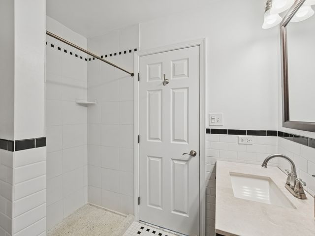 276 Old Barn Road 276-B, Barrington, IL 60010