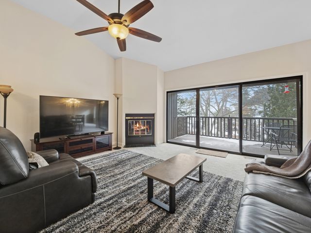 276 Old Barn Road 276-B, Barrington, IL 60010