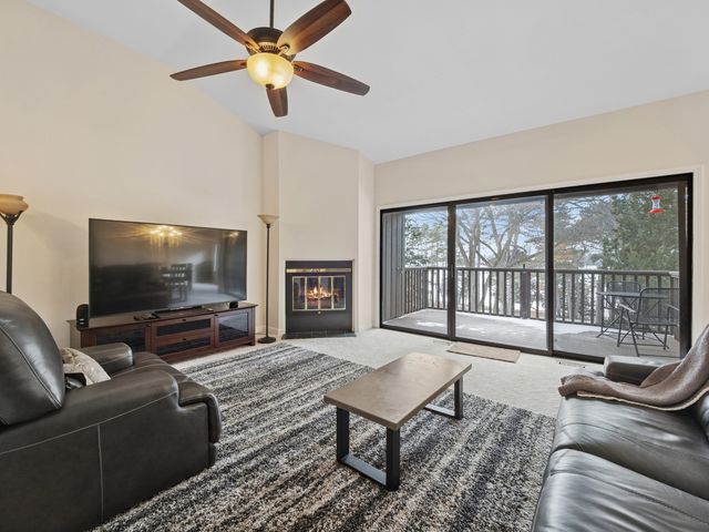 276 Old Barn Road 276-B, Barrington, IL 60010