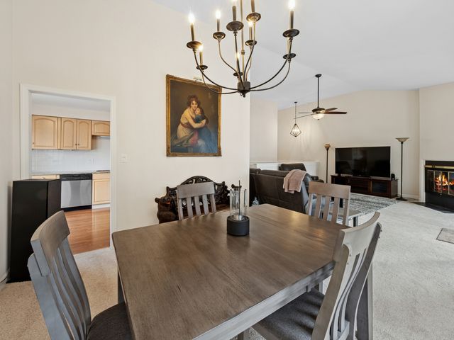 276 Old Barn Road 276-B, Barrington, IL 60010