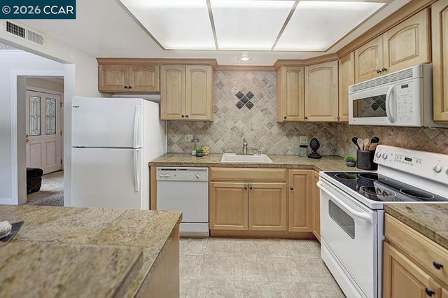 1332 Singingwood Ct 5, Walnut Creek, CA 94595