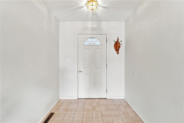 16 Twin Peak Drive, Holiday Island, AR 72631