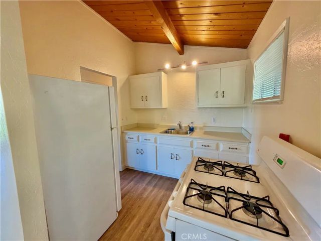 12137 Black Oak Drive, Loch Lomond, CA 95461