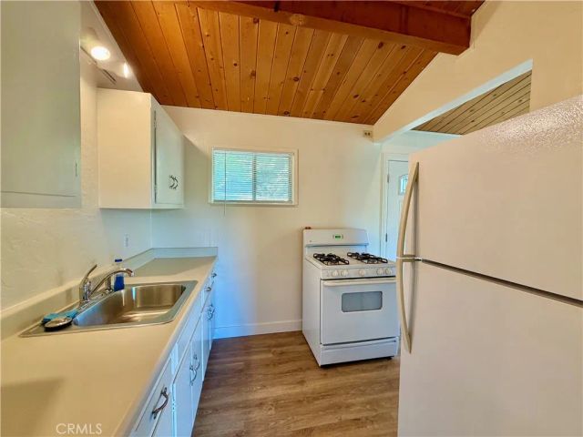 12137 Black Oak Drive, Loch Lomond, CA 95461