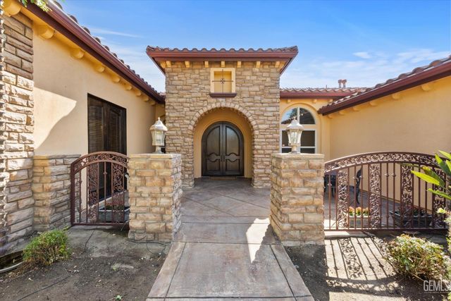 204 Somerford Court, Bakersfield, CA 93312