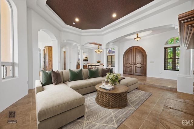 204 Somerford Court, Bakersfield, CA 93312