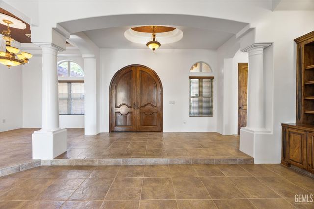 204 Somerford Court, Bakersfield, CA 93312