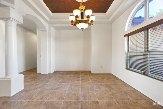 204 Somerford Court, Bakersfield, CA 93312