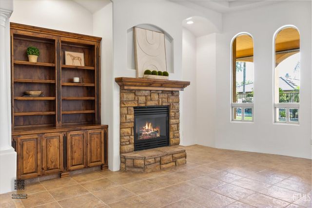 204 Somerford Court, Bakersfield, CA 93312