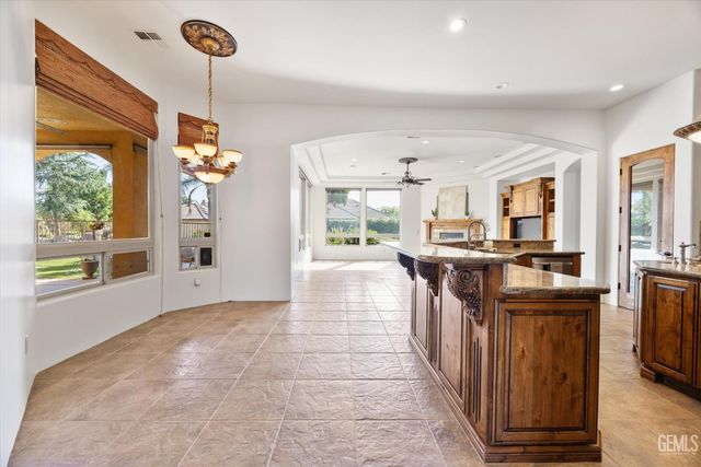 204 Somerford Court, Bakersfield, CA 93312