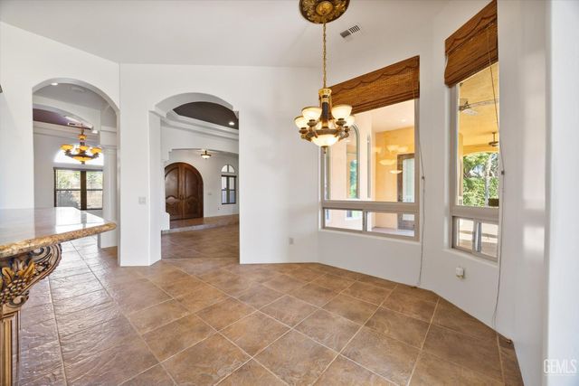 204 Somerford Court, Bakersfield, CA 93312