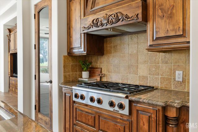 204 Somerford Court, Bakersfield, CA 93312