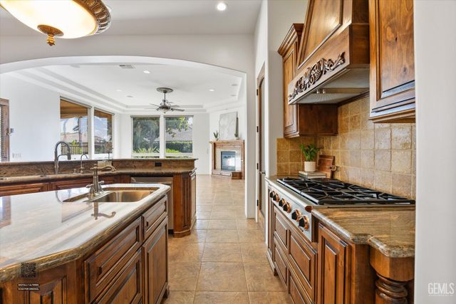 204 Somerford Court, Bakersfield, CA 93312