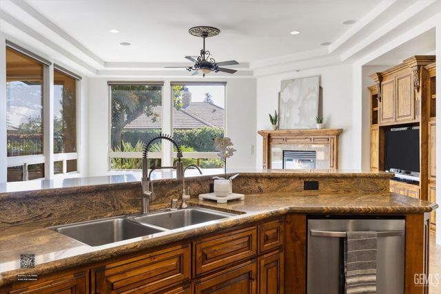 204 Somerford Court, Bakersfield, CA 93312