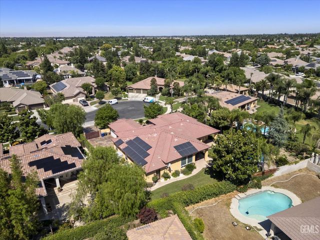 204 Somerford Court, Bakersfield, CA 93312