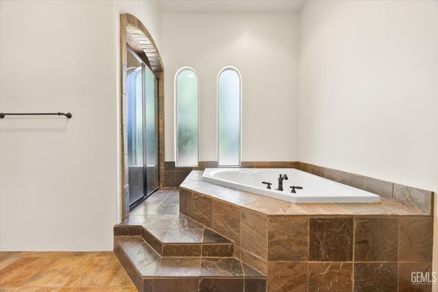 204 Somerford Court, Bakersfield, CA 93312