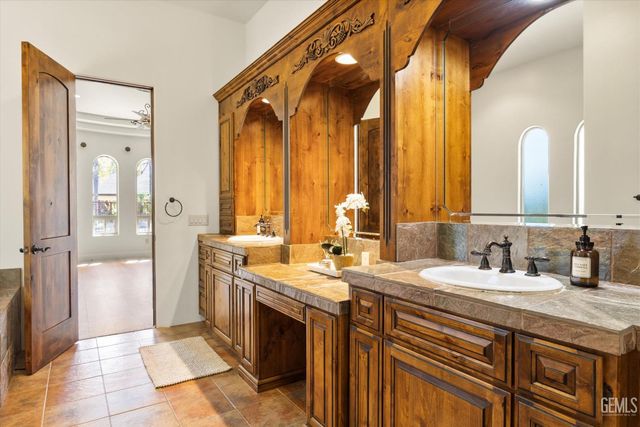 204 Somerford Court, Bakersfield, CA 93312
