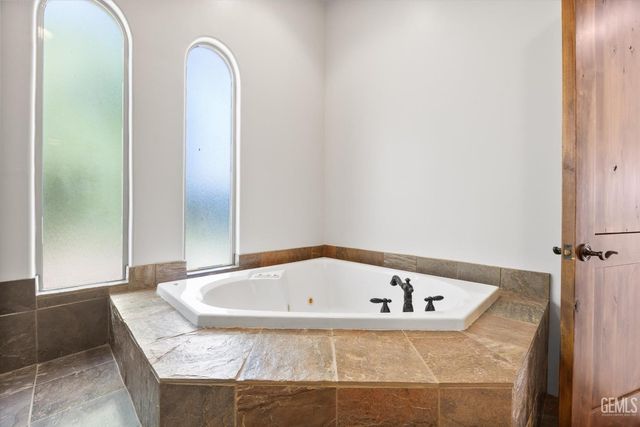 204 Somerford Court, Bakersfield, CA 93312