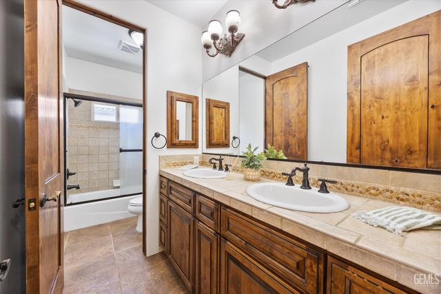 204 Somerford Court, Bakersfield, CA 93312