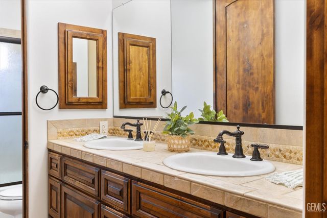 204 Somerford Court, Bakersfield, CA 93312