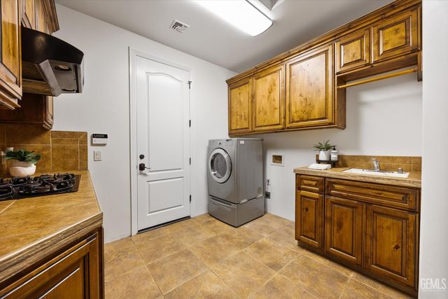 204 Somerford Court, Bakersfield, CA 93312
