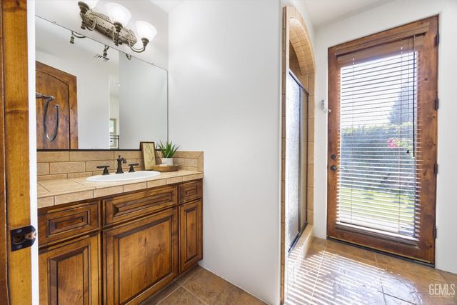 204 Somerford Court, Bakersfield, CA 93312