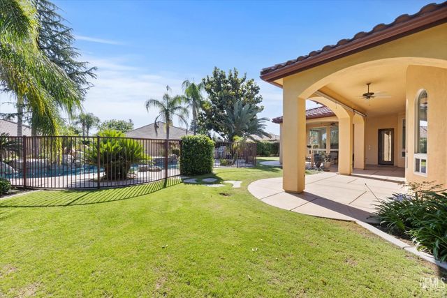204 Somerford Court, Bakersfield, CA 93312