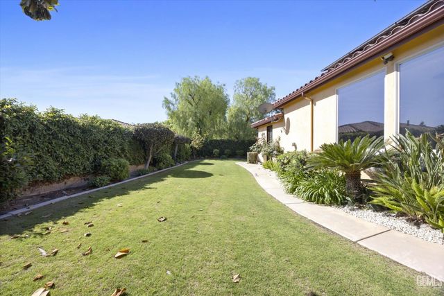 204 Somerford Court, Bakersfield, CA 93312
