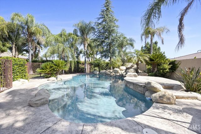 204 Somerford Court, Bakersfield, CA 93312