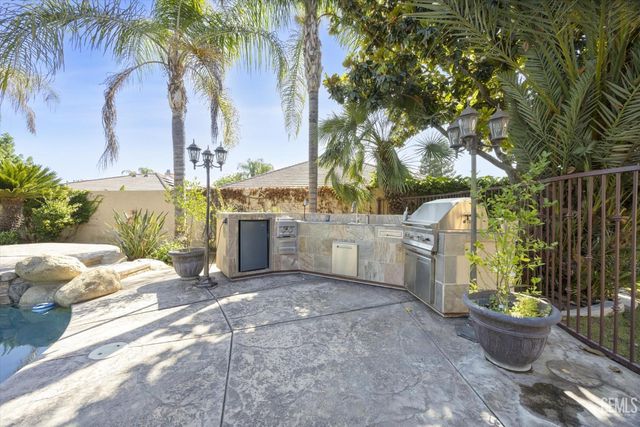 204 Somerford Court, Bakersfield, CA 93312