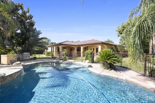 204 Somerford Court, Bakersfield, CA 93312