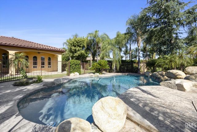 204 Somerford Court, Bakersfield, CA 93312