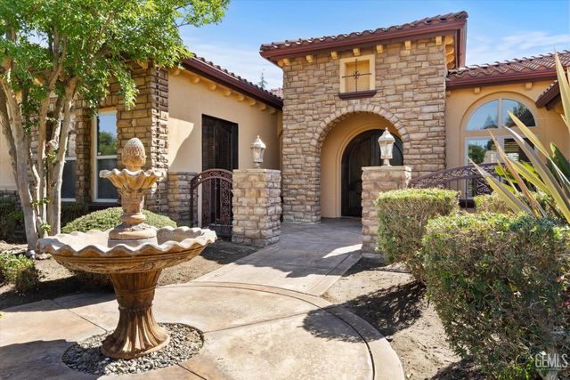 204 Somerford Court, Bakersfield, CA 93312