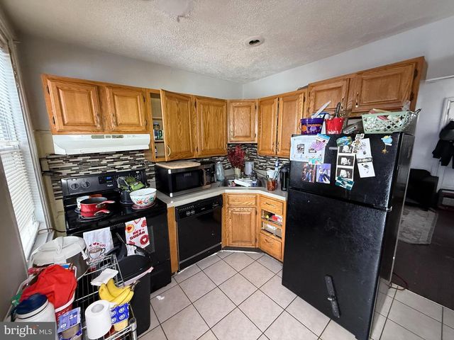 558 STANBRIDGE ST, Norristown, PA 19401