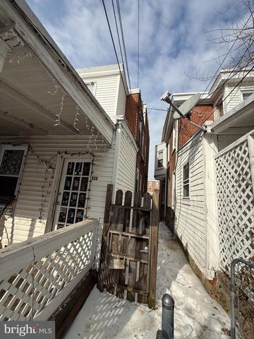 558 STANBRIDGE ST, Norristown, PA 19401