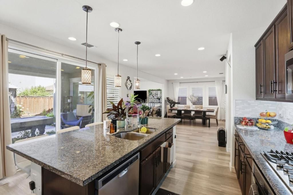 Image 15 of property listing at 1017 Ruby Way, Gilroy, CA 95020