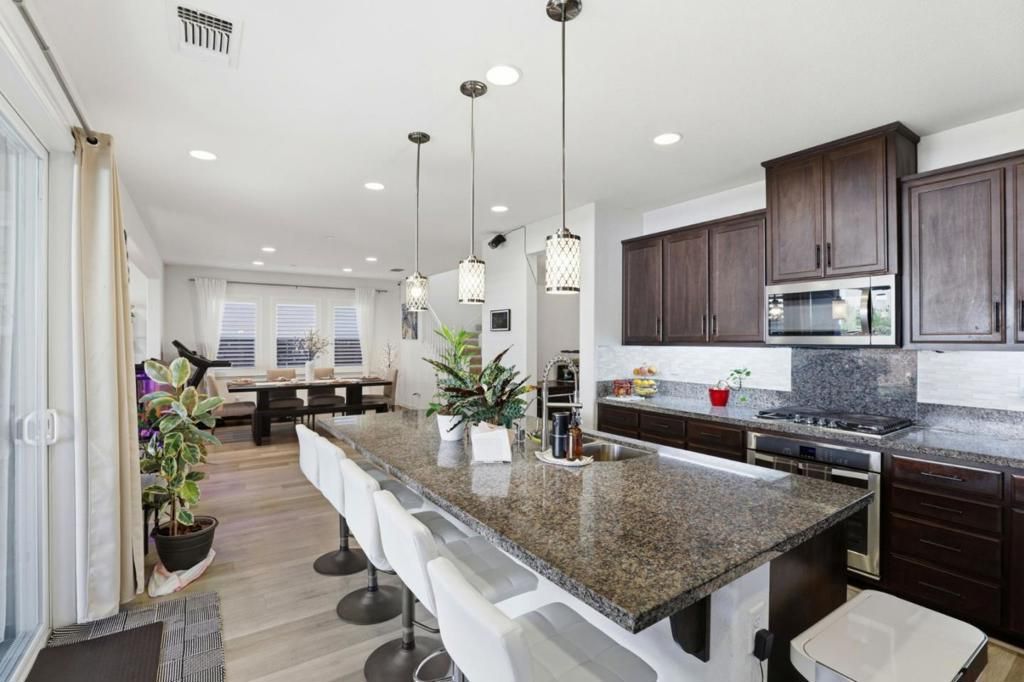 Image 16 of property listing at 1017 Ruby Way, Gilroy, CA 95020