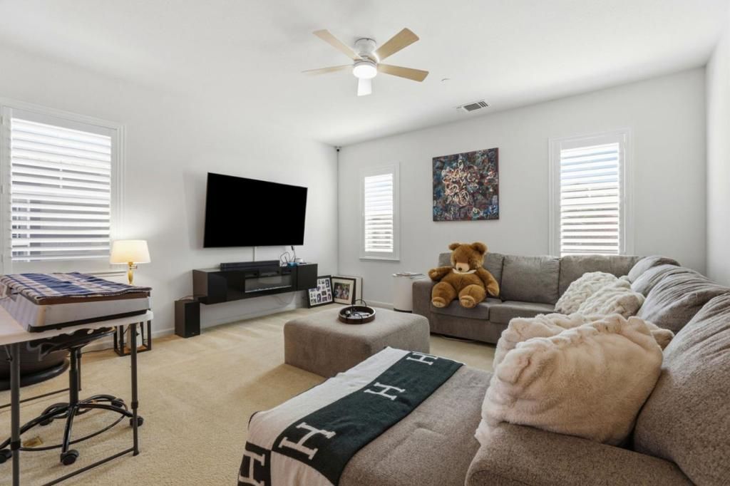 Image 22 of property listing at 1017 Ruby Way, Gilroy, CA 95020