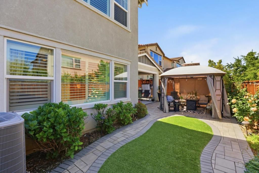 Image 40 of property listing at 1017 Ruby Way, Gilroy, CA 95020