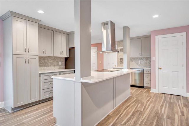 275 Chestnut Creek DR, Hardy, VA 24101