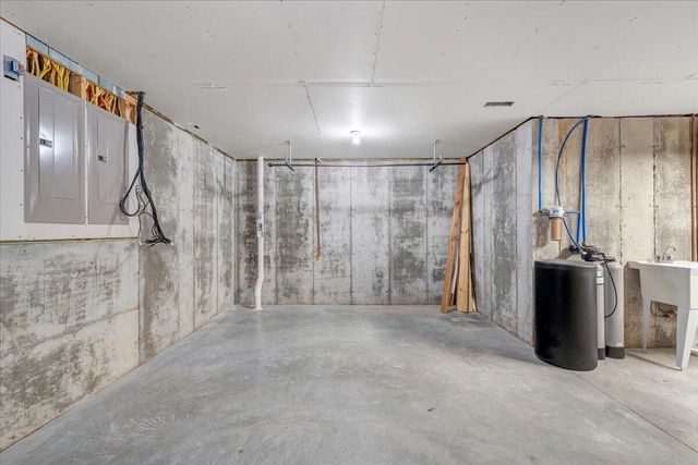 275 Chestnut Creek DR, Hardy, VA 24101