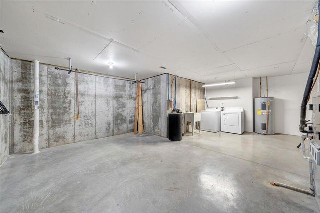 275 Chestnut Creek DR, Hardy, VA 24101