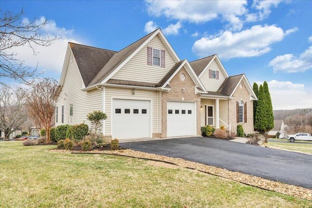 275 Chestnut Creek DR, Hardy, VA 24101